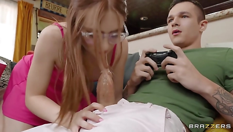 Slutty brunette plan and ready for her sexy body