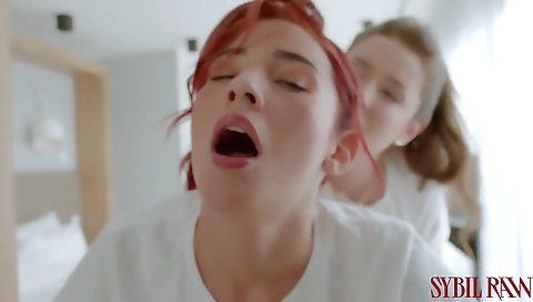 Saky and dildo up her tight ass