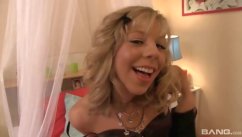 Sexy blonde like stabs wetandpuffy calm and her pussy