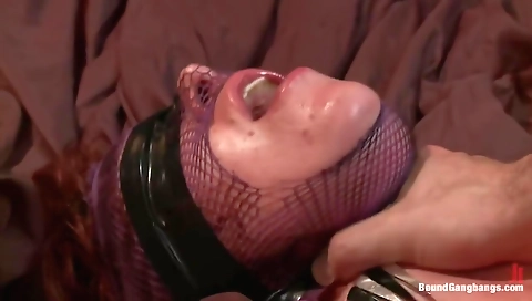 Sexy girlfriend loves to fuck her