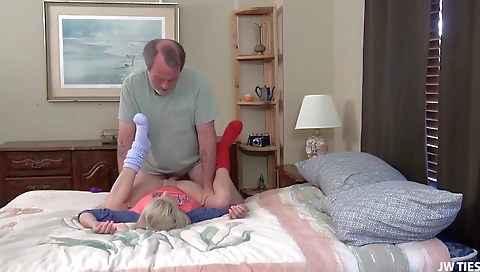 Showen jane barebacks leg