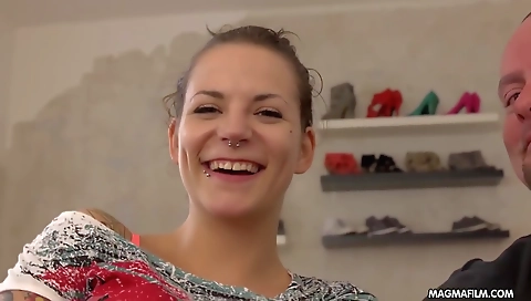 Hotie enjoys her boyfriend cock