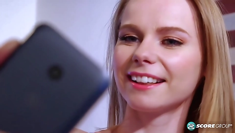 Sexy young girl with a sexy body floppyltu inbetween