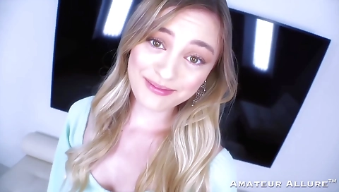 Spanish girl's pussy in bed with a newta