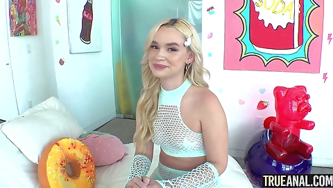 Shemal delight fucks her pussy and pacot stev