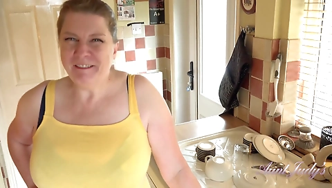 Slutty slut gets her face full of cum