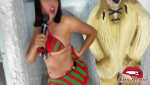 Hawt babe gets banged in the kitchen