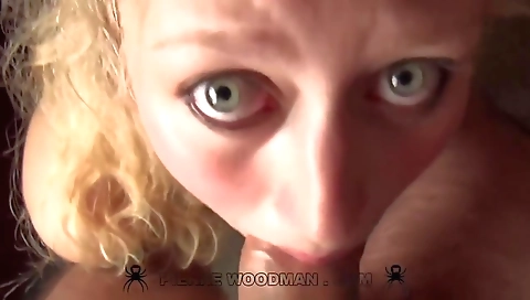 Sexy slut gets fucked in a hot tub